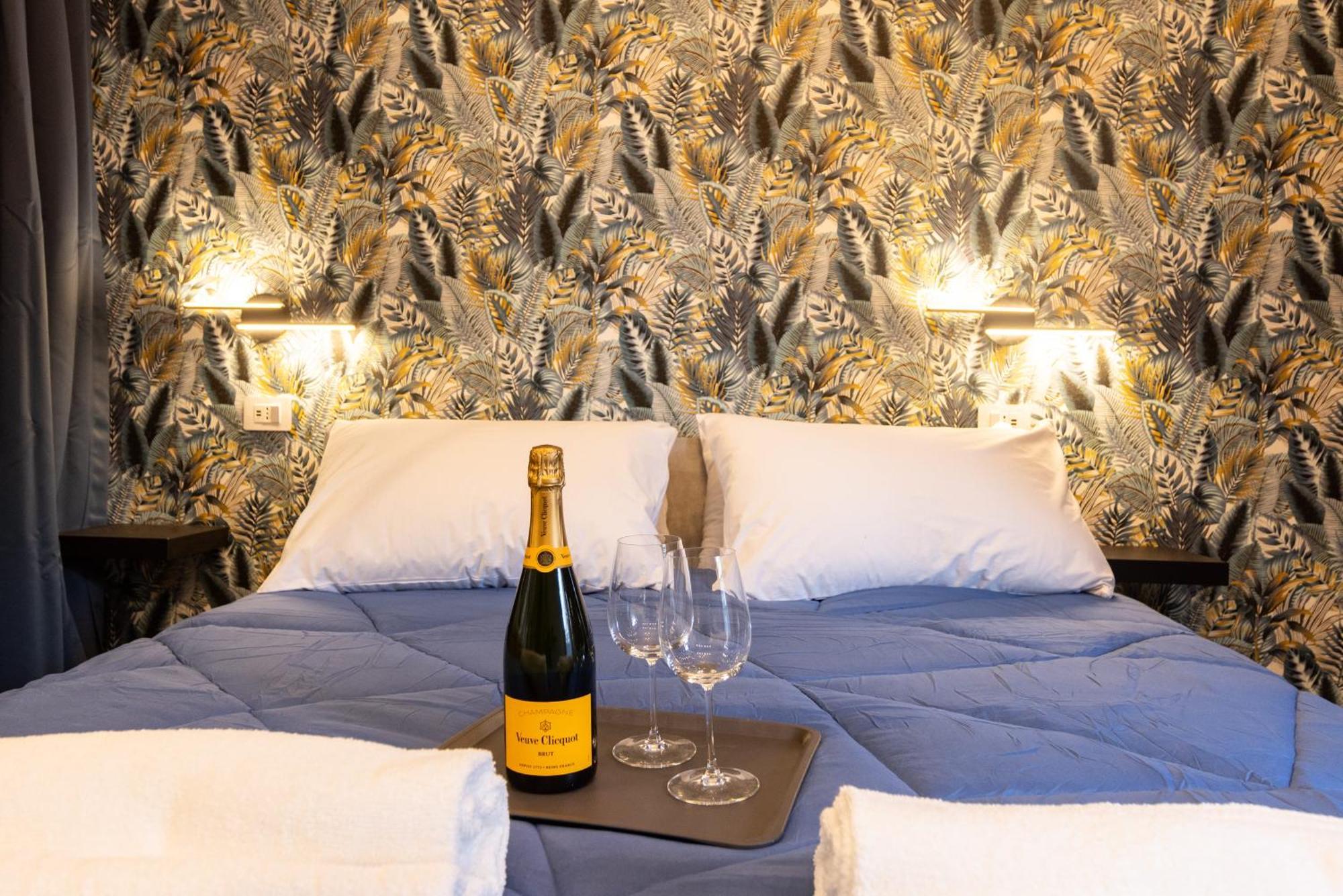 Urban Chic Luxury Suite Apartments ローマ エクステリア 写真